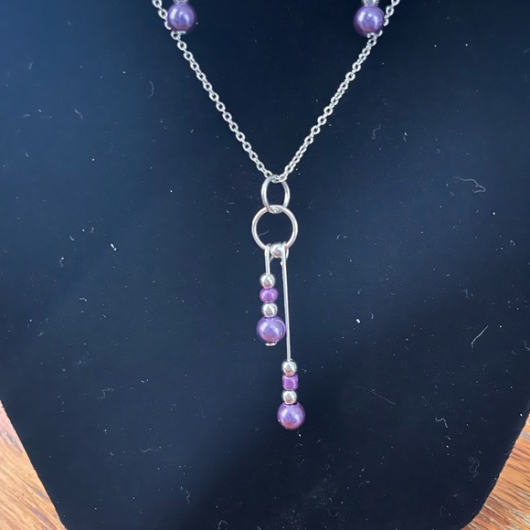 Earrings and necklaces - Picture 2 of 4